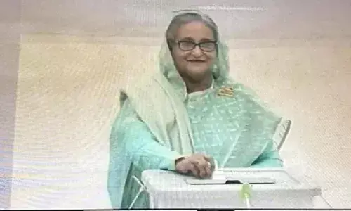 बांग्लादेश में कड़ी सुरक्षा के बीच मतदान, शेख हसीना ने ढाका सिटी कॉलेज में वोट डाला