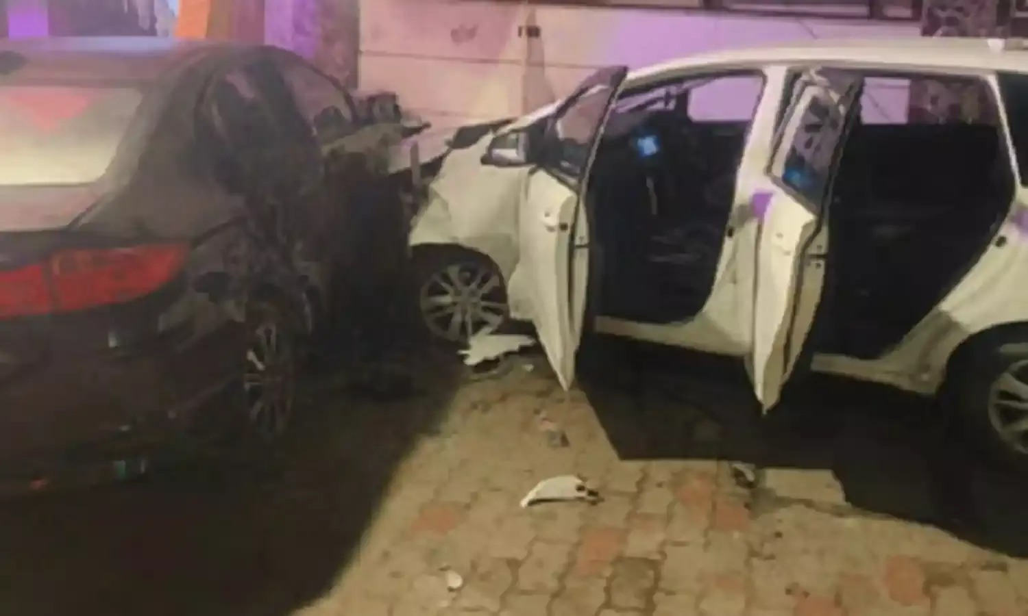 गाजियाबाद में दुर्घटना, बिल्डर की सुरक्षा में तैनात दो पुलिस कर्मचारियों की मौत