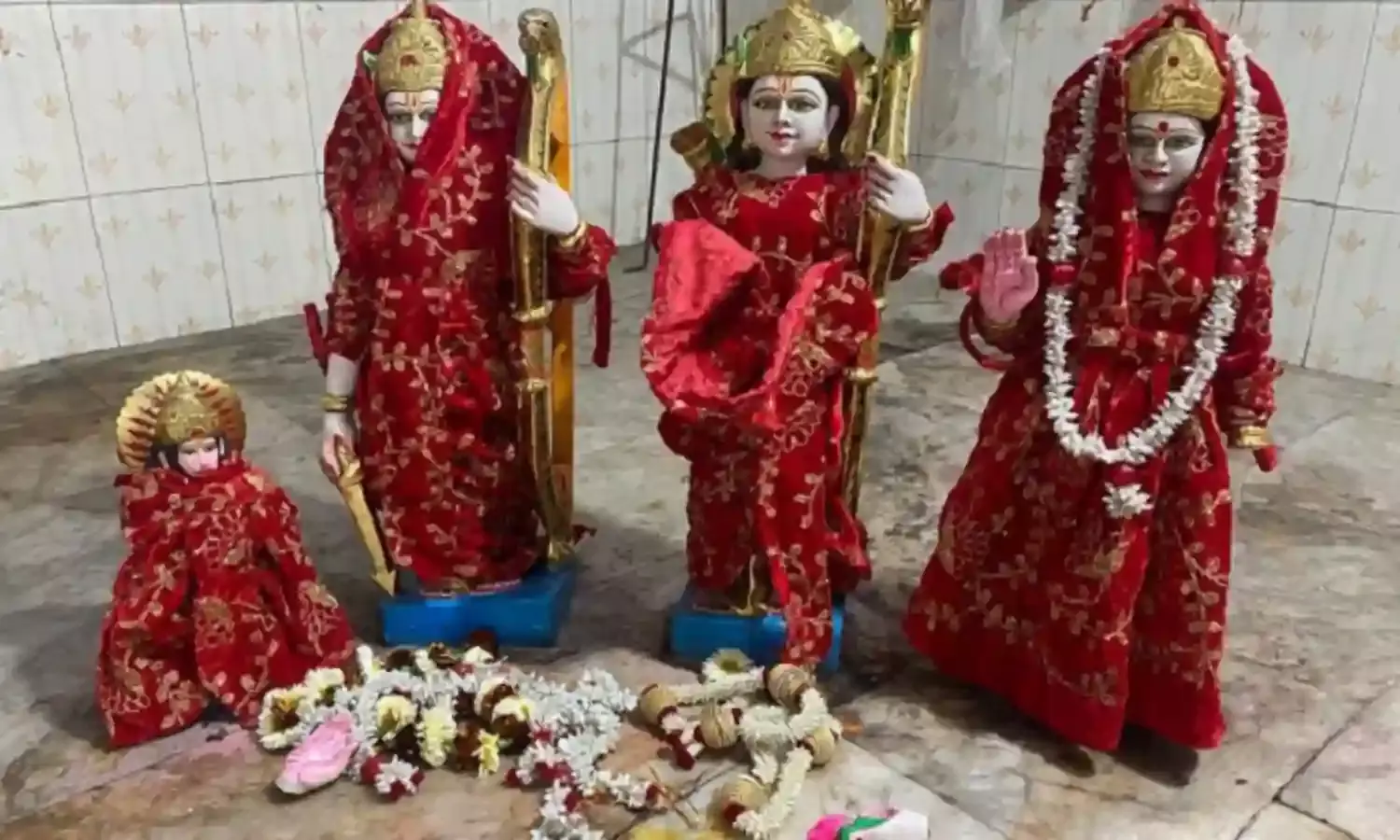 असामाजिक तत्वों ने मंदिर में भगवान की प्रतिमा को किया क्षतिग्रस्त