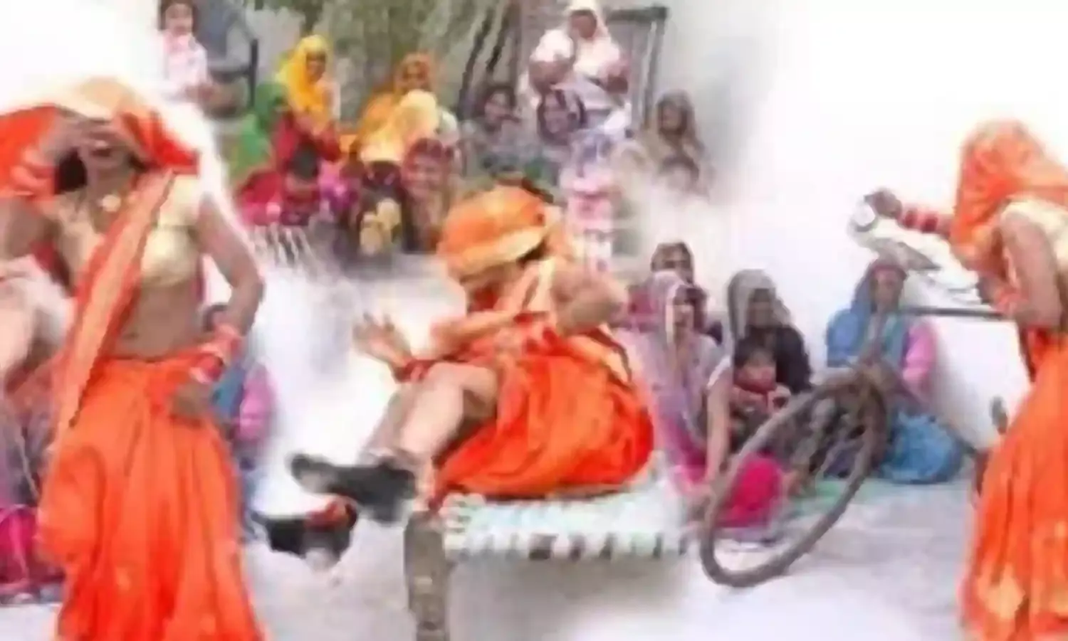 लोककला के नाम पर अश्लीलता परोसना शर्मनाक