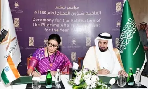 भारत और सऊदी अरब के बीच हुए हज समझौते पर स्मृति ईरानी ने किए हस्ताक्षर