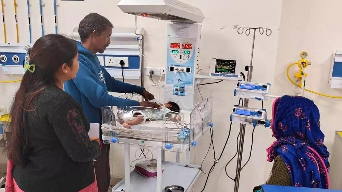 शहडोल में फिर हैवानियत, दागने से 2 माह की बच्ची की हालत गंभीर, निमोनिया से पीड़ित अबोध को गर्म सलाखों से दागा