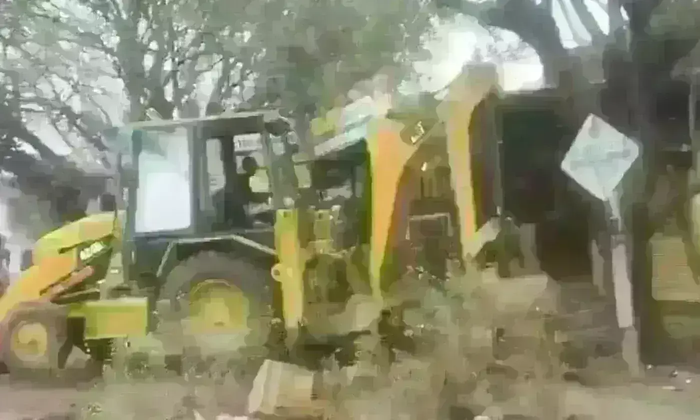 मंदसौर अक्षत कलश यात्रा विवाद के आठ आरोपी गिरफ्तार, खलल डालने वाले के घर पर चला बुलडोजर मंदसौर अक्षत कलश यात्रा विवाद के आठ आरोपी गिरफ्तार, खलल डालने वाले के घर पर चला बुलडोजर