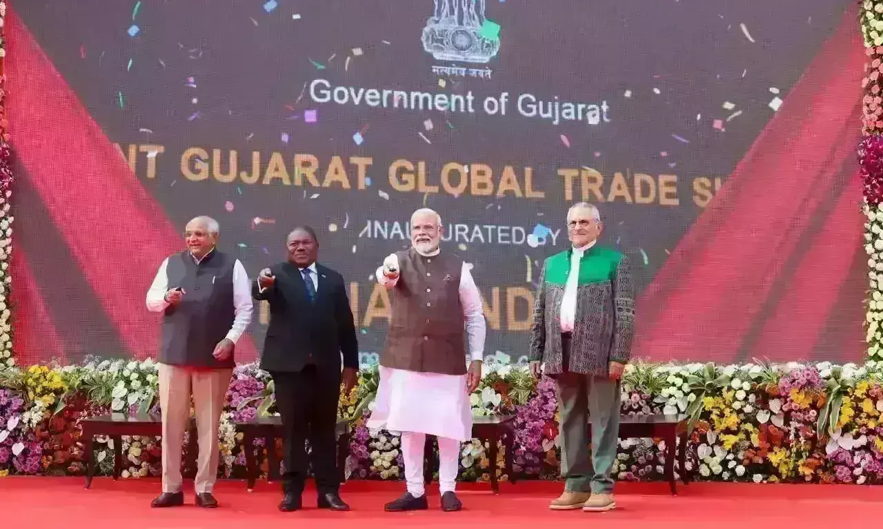 प्रधानमंत्री मोदी ने वाइब्रेंट गुजरात ग्लोबल ट्रेड शो का उद्घाटन किया, ई-मोबिलिटी सहित की पवेलियन देखें प्रधानमंत्री मोदी ने वाइब्रेंट गुजरात ग्लोबल ट्रेड शो का उद्घाटन किया, ई-मोबिलिटी सहित की पवेलियन देखें