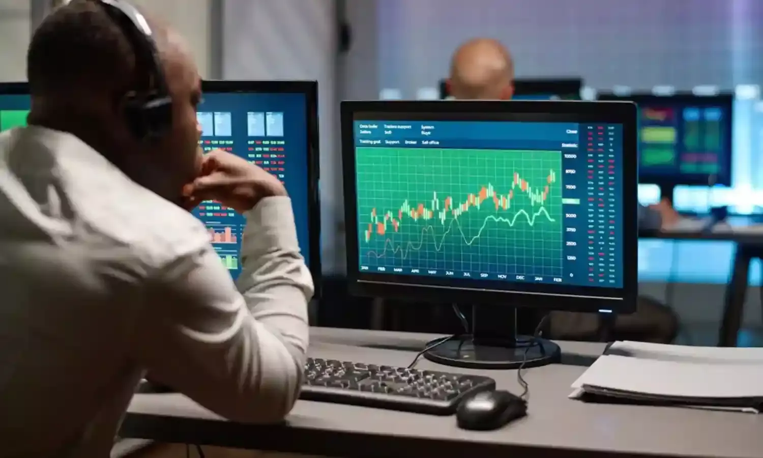 ग्लोबल मार्केट से कमजोर संकेत, एशियाई बाजारों पर भी बना दबाव