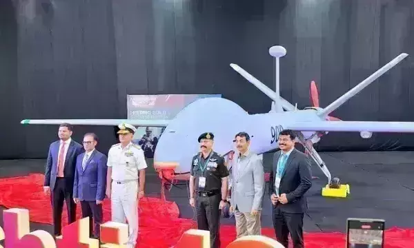 भारतीय नौसेना की बढ़ी ताकत, अडानी डिफेंस ने सौंपा Drishti 10 Starliner ड्रोन भारतीय नौसेना की बढ़ी ताकत, अडानी डिफेंस ने सौंपा Drishti 10 Starliner ड्रोन