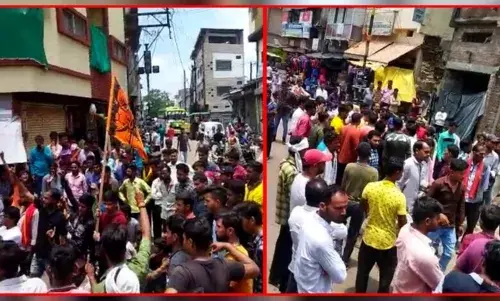 कनाडा में गुरुद्वारे के बाहर विरोध प्रदर्शन हुआ हिंसक, मारपीट में दो घायल कनाडा में गुरुद्वारे के बाहर विरोध प्रदर्शन हुआ हिंसक, मारपीट में दो घायल