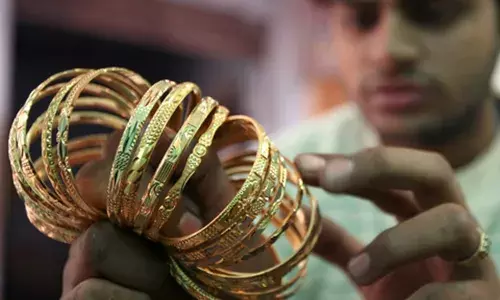 सर्राफा बाजार पर दबाव, सोना और चांदी में मामूली गिरावट