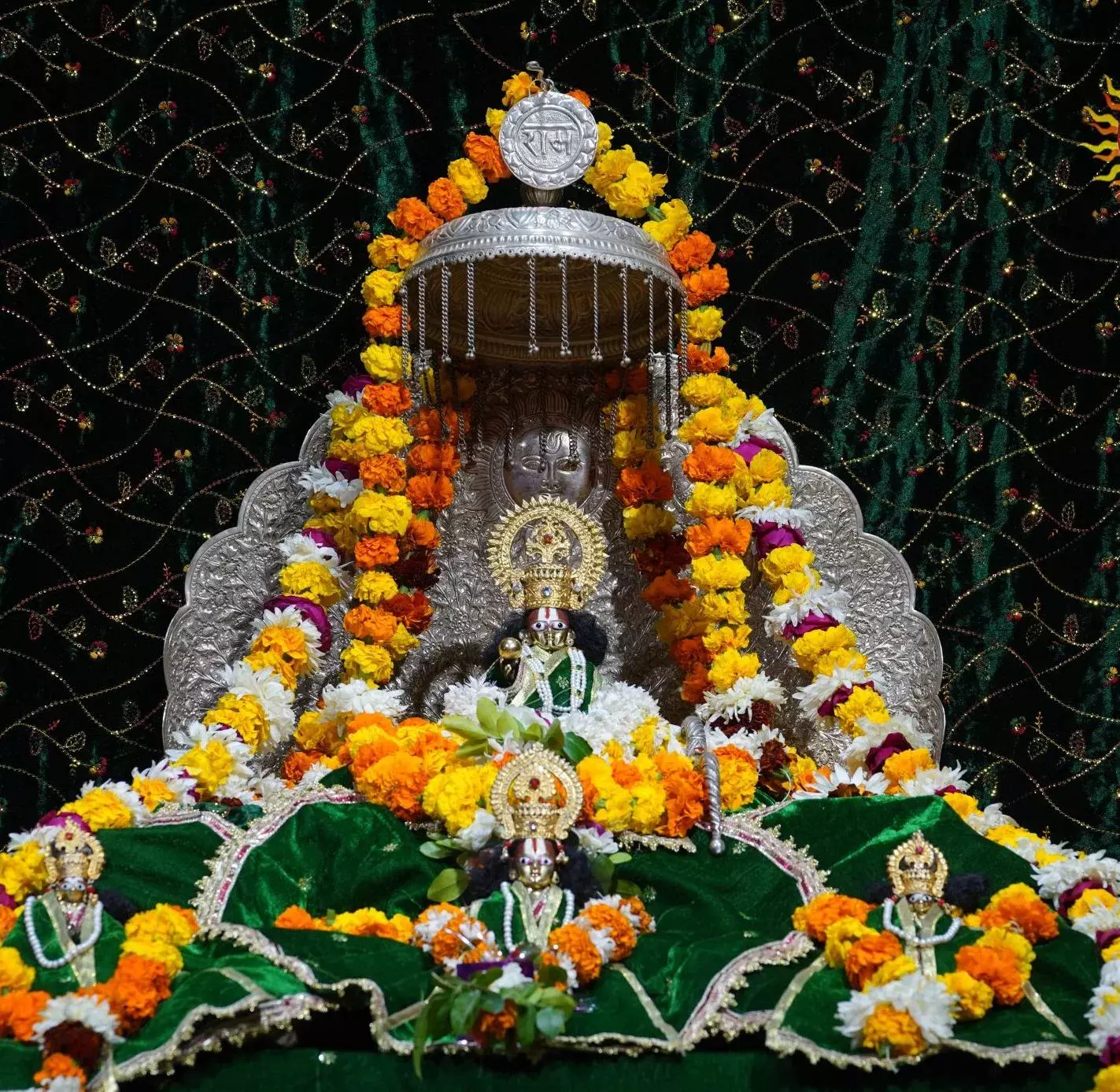 अयोध्या में रामलला के अलावा है ये... 5 प्रसिद्ध मंदिर, जानिए पट खुलने और बंद होने का समय