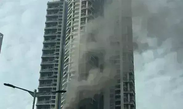 मुंबई के पास डोंबिवली सिटी की बहुमंजिला इमारत में लगी आग, मची अफरा-तफरी