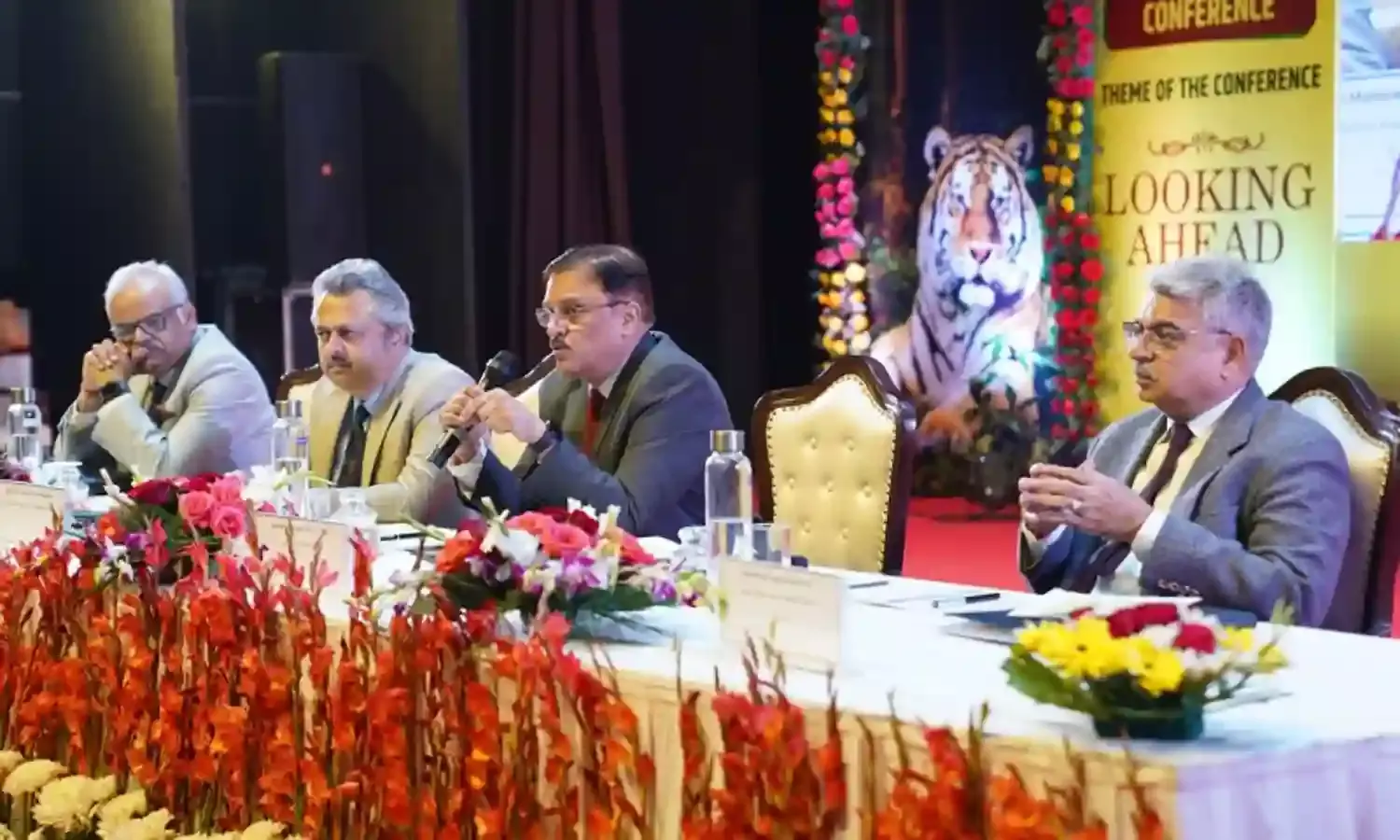 विधि का ज्ञान बढ़ाने के लिए करें सोशल मीडिया का उपयोग, प्रतिक्रिया देने से बचें: जस्टिस ओक