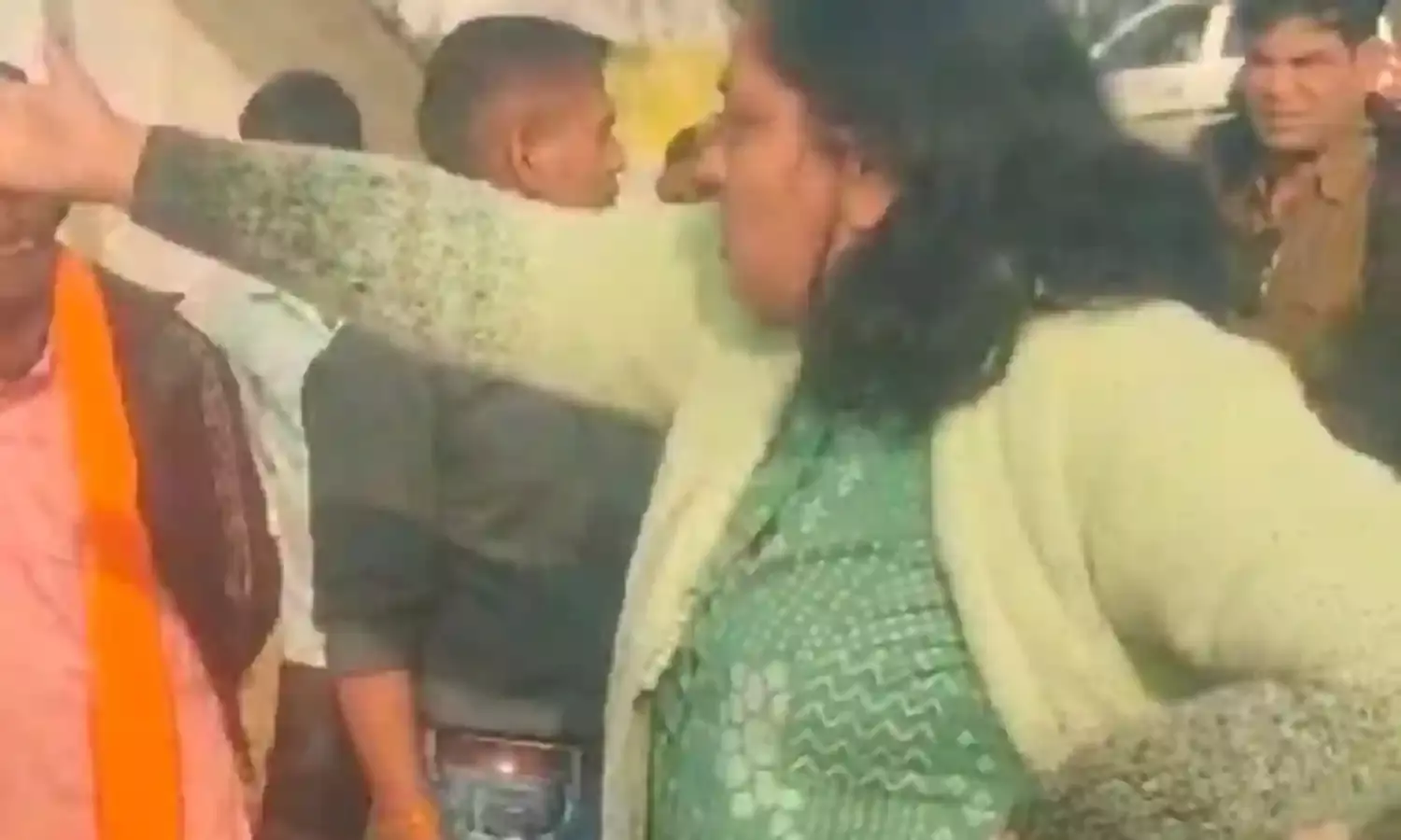 मप्रः किसानों से अभद्रता करने पर सोनकच्छ तहसीलदार  जिला मुख्यालय अटैच