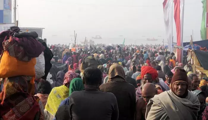 मकर संक्रांति पर गंगा सागर में पुण्य स्नान के शुभ मुहूर्त पर लोगों ने लगाई डुबकी