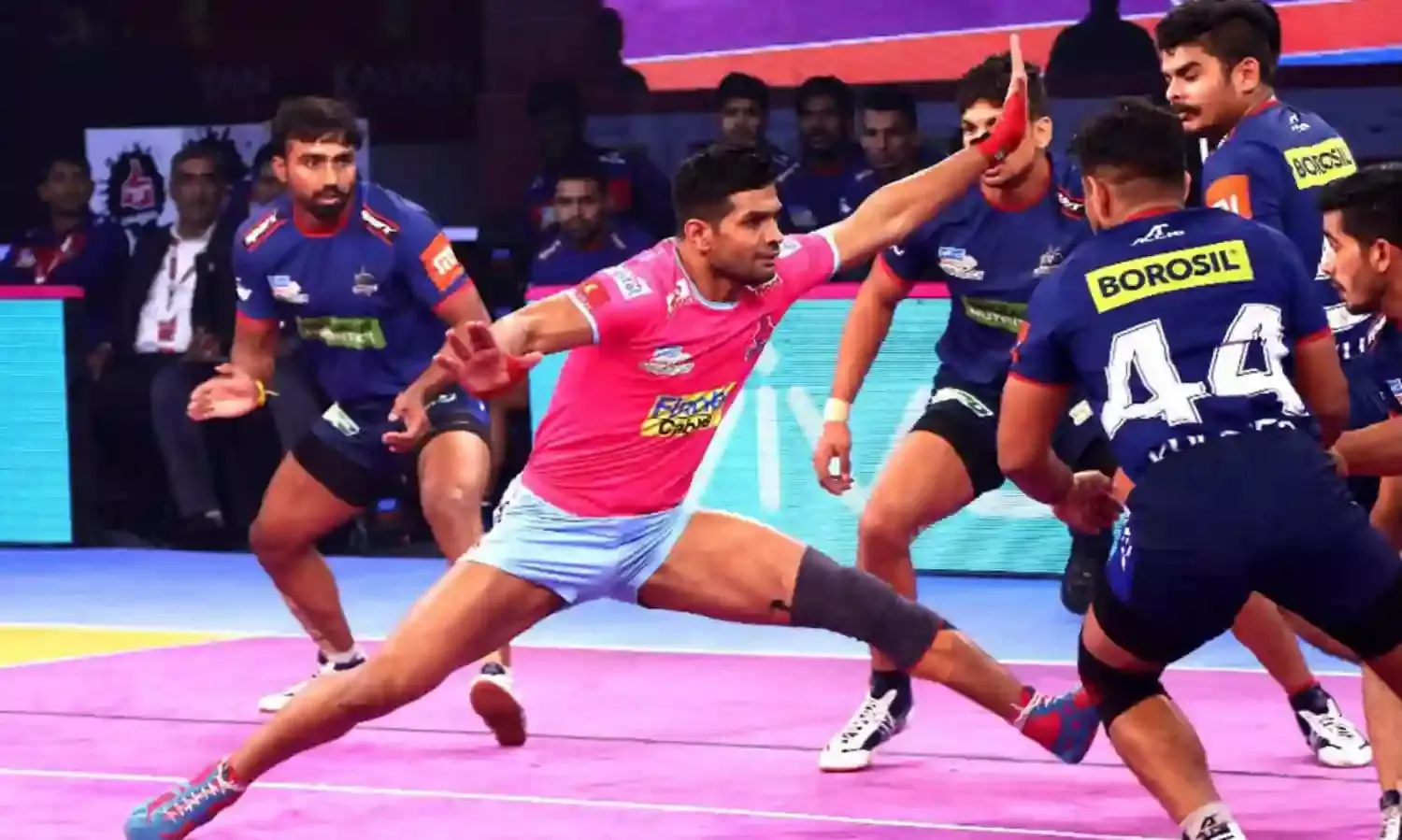 पीकेएल इतिहास के 1001वें मैच में जयपुर पिंक पैंथर्स ने यू मुंबा को हराकर हासिल किया पहला स्थान