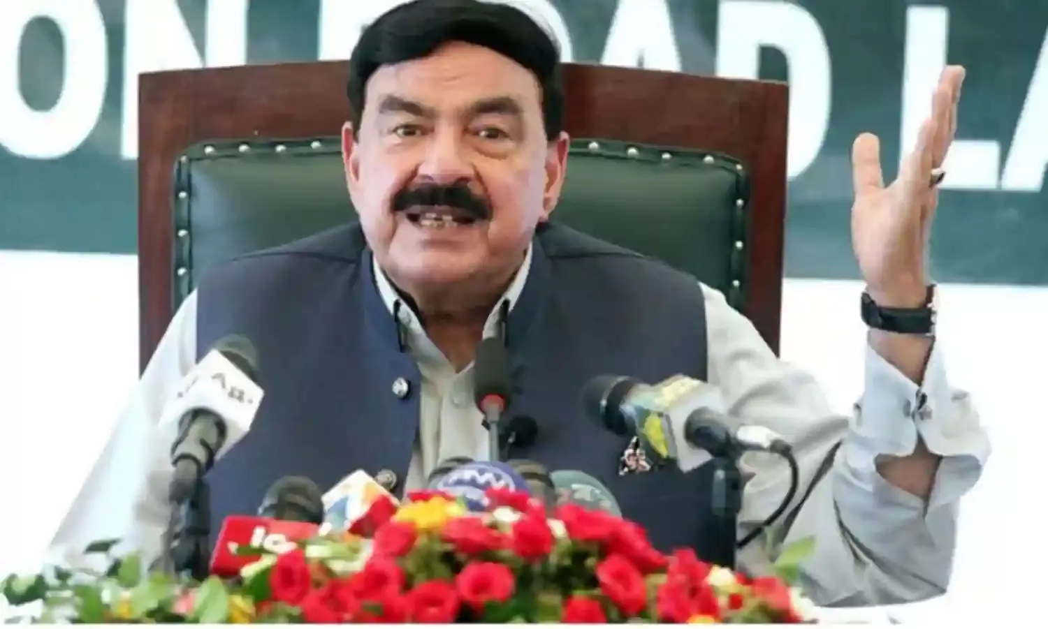 पाकिस्तान में दंगा मामले में पूर्व मंत्री शेख रशीद गिरफ्तार