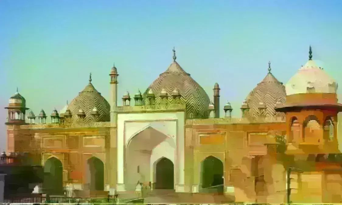 जामा मस्जिद प्रकरण में मुस्लिम पक्ष को झटका, सीढ़ियों में भगवान केशव देव मंदिर के विग्रह दबे होने का दावा