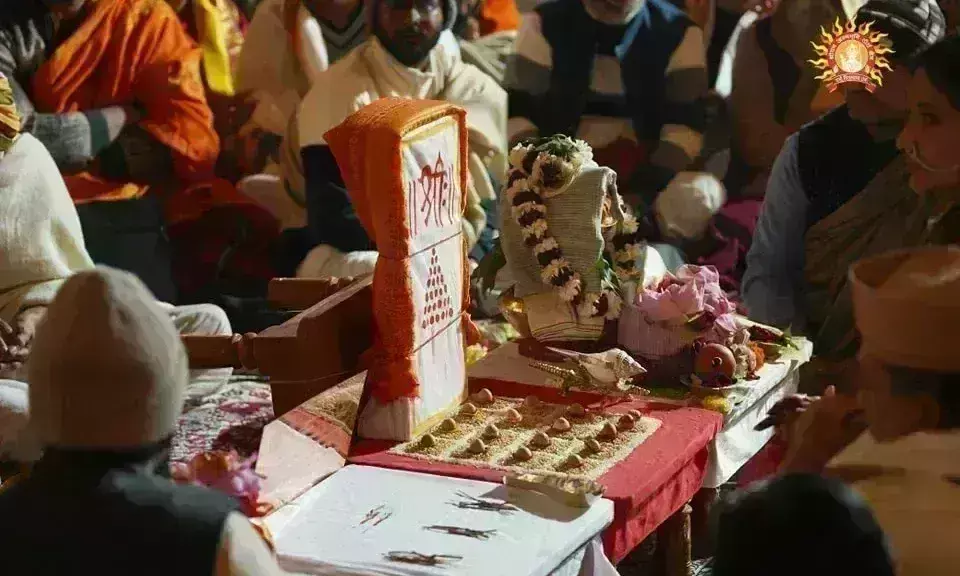 गर्भगृह में स्थापित हुई श्री रामलला की प्रतिमा, वेद मंत्रों के साथ तीसरे दिन का अनुष्ठान पूर्ण