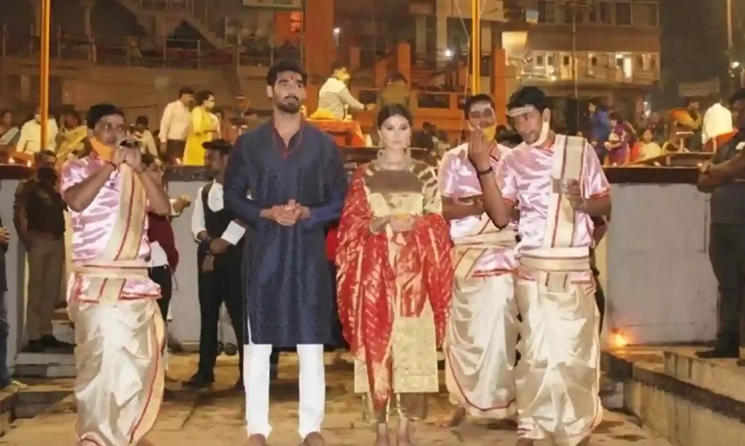 सुनील शेट्टी और बेटे अहान शेट्टी ने उज्जैन के महाकालेश्वर मंदिर में लिया आशीर्वाद