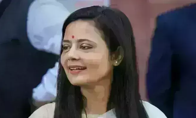 महुआ मोइत्रा ने खाली किया बंगला, अफसरों को सौंपी चाबियां