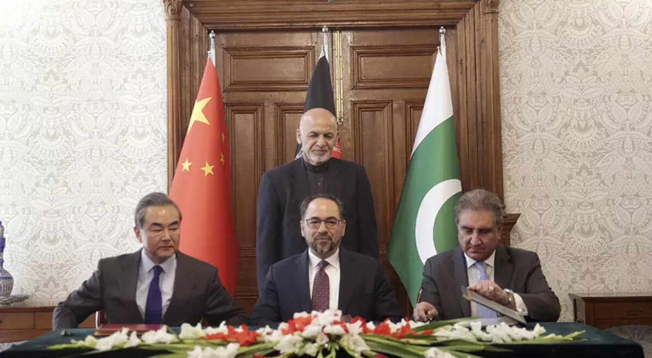 ईरान और पाकिस्तान के विदेश मंत्रियों ने की टेलीफोन पर बातचीत, तनाव कम करने पर हुए सहमत