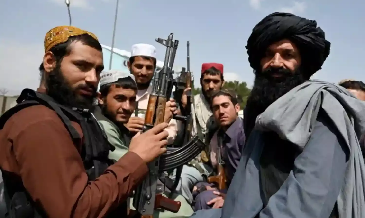 अमेरिका ने तीन हूती एंटी-शिप मिसाइलों को नष्ट किया अमेरिका ने तीन हूती एंटी-शिप मिसाइलों को नष्ट किया