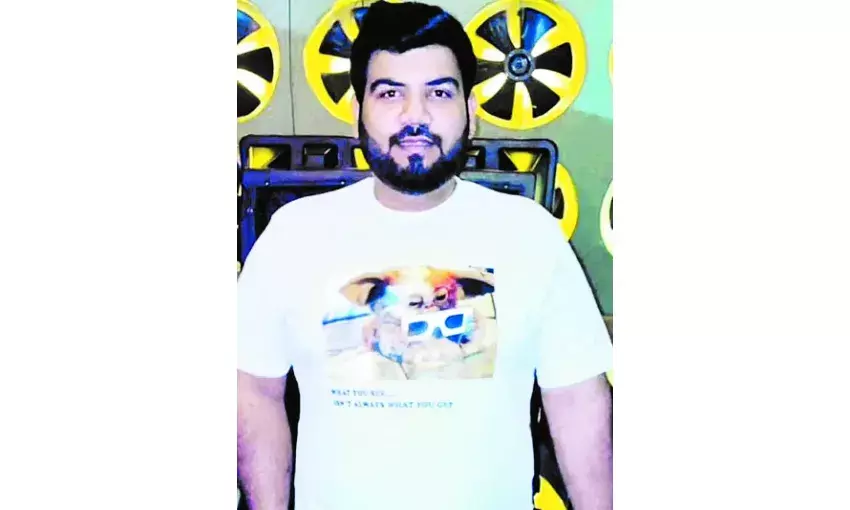 हॉलिडे घोटाले के सरगना को मुंबई पुलिस ने झांसी से किया गिरफ्तार हॉलिडे घोटाले के सरगना को मुंबई पुलिस ने झांसी से किया गिरफ्तार