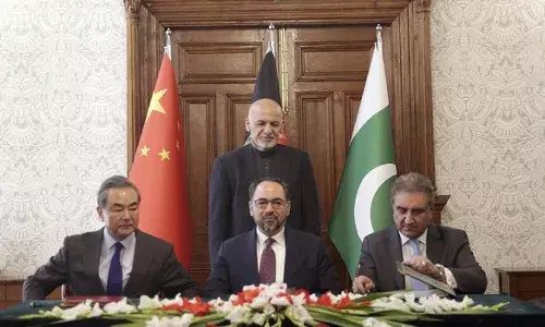 ईरान और पाकिस्तान के विदेश मंत्रियों ने की टेलीफोन पर बातचीत, तनाव कम करने पर हुए सहमत