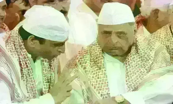 मुलायम सिंह ने मुस्लिम आतंकियों के साथ मिलकर रामभक्तों पर चलवाई थी गोली – रामविलास वेदांतीजी महाराज मुलायम सिंह ने मुस्लिम आतंकियों के साथ मिलकर रामभक्तों पर चलवाई थी गोली – रामविलास वेदांतीजी महाराज