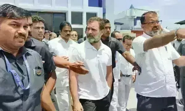 राहुल गांधी के काफिले को बटद्रवा सत्र जाने से पुलिस ने रोका राहुल गांधी के काफिले को बटद्रवा सत्र जाने से पुलिस ने रोका