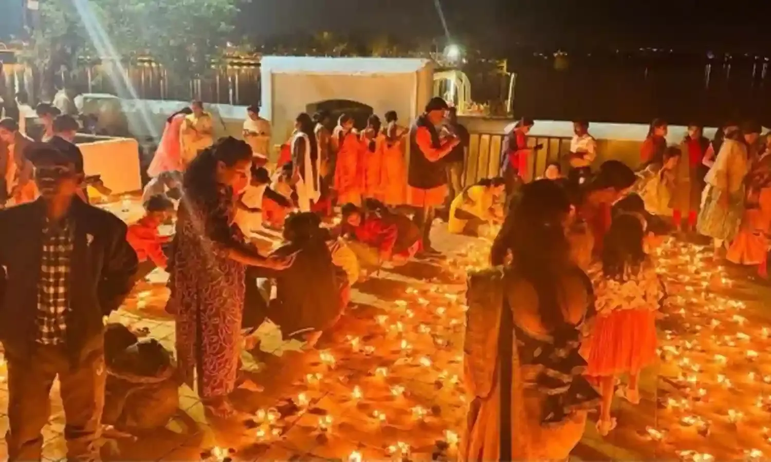 छत्‍तीसगढ़- दीपों से जगमगाया बस्तर का दलपत सागर