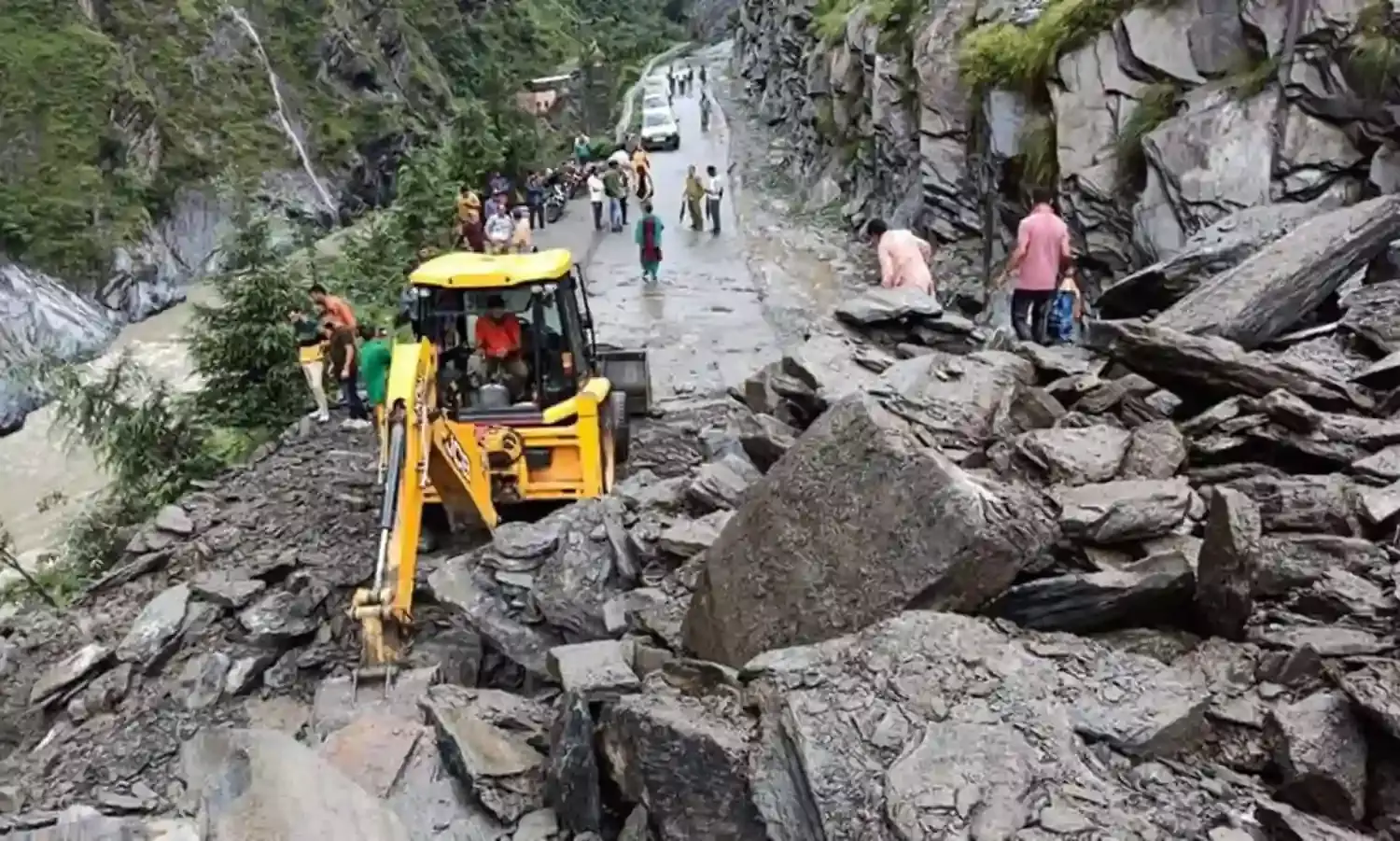 चीन में पहाड़ टूटने से भूस्खलन में 44 लोग दबे, कई घर हुए तबाह