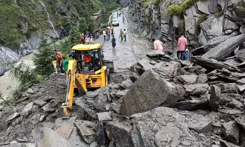 चीन में पहाड़ टूटने से भूस्खलन में 44 लोग दबे, कई घर हुए तबाह