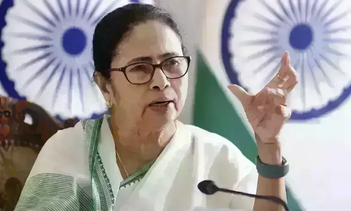 ममता बनर्जी कार हादसे में घायल, सिर में लगी चोट ममता बनर्जी कार हादसे में घायल, सिर में लगी चोट