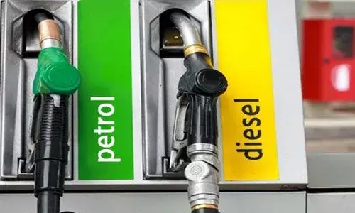 कच्चा तेल 80 डॉलर प्रति बैरल के करीब, पेट्रोल-डीजल की कीमत स्थिर