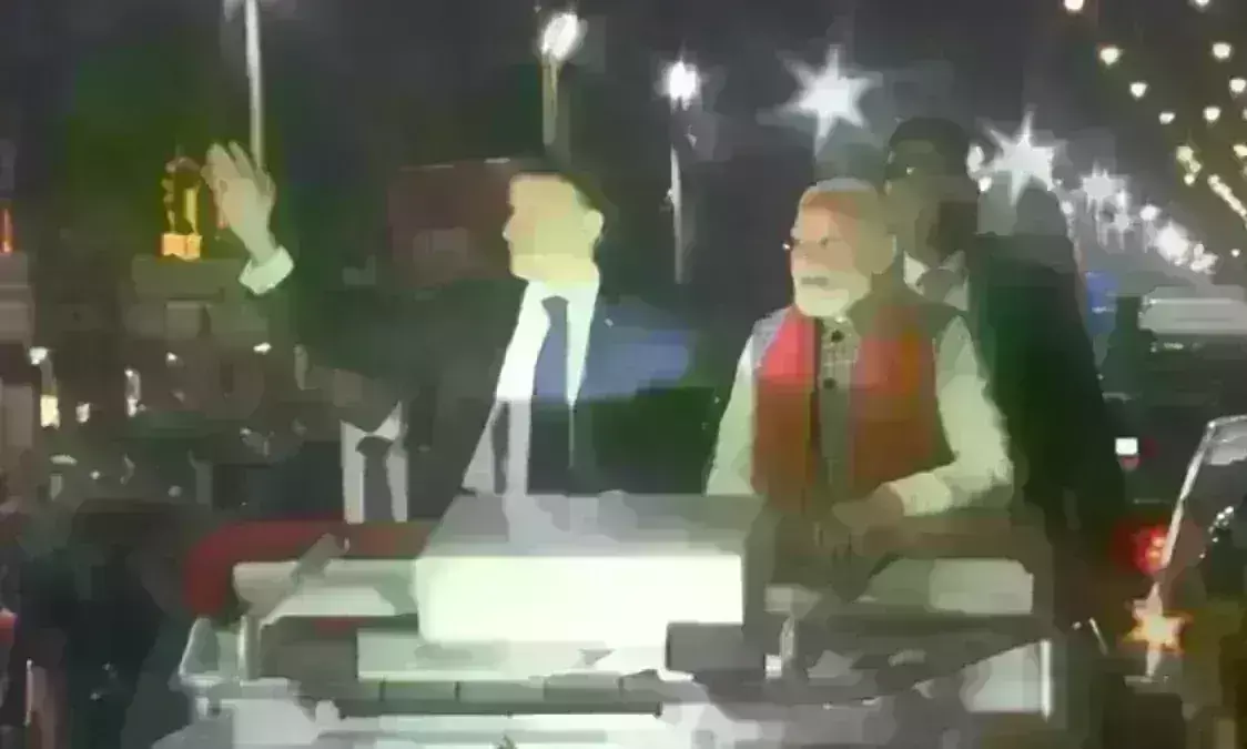 प्रधानमंत्री मोदी ने फ्रांस के राष्ट्रपति मैक्रो संग जयपुर में किया रोड शो, लोगों ने फूल बरसाकर किया स्वागत प्रधानमंत्री मोदी ने फ्रांस के राष्ट्रपति मैक्रो संग जयपुर में किया रोड शो, लोगों ने फूल बरसाकर किया स्वागत