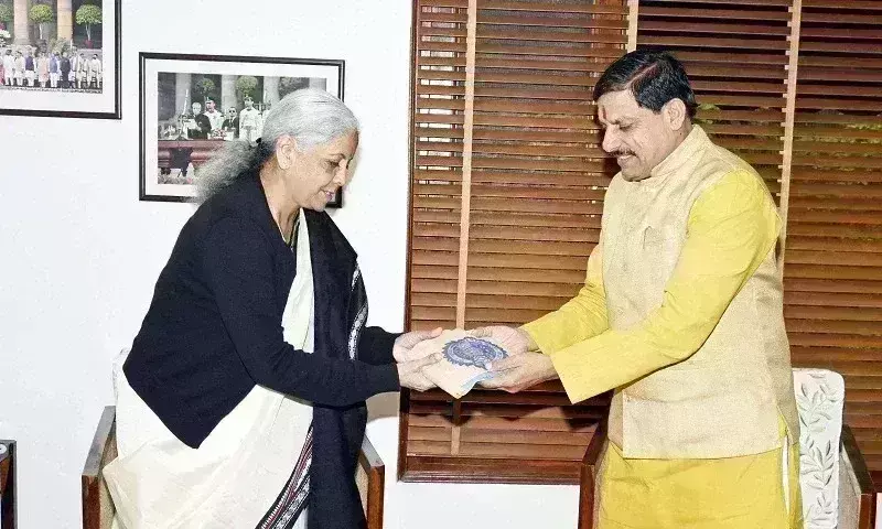 मुख्यमंत्री मोहन यादव ने वित्तमंत्री सीतारमण से की मुलाकात, प्रदेश की वित्तीय स्थिति और योजनाओं पर की चर्चा