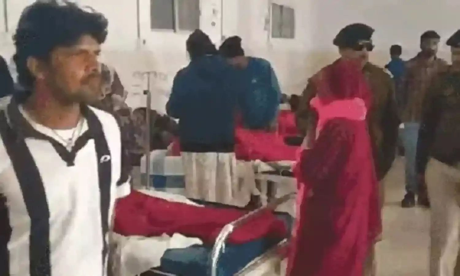 रीवाः गणतंत्र दिवस पर स्कूल में पूरी-सब्जी और लड्डू खाने से बीमार हुए 61 बच्चे