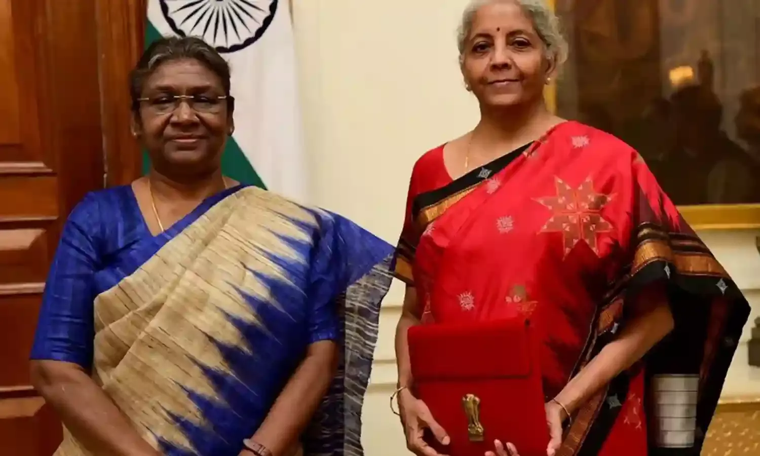 राष्ट्रपति भवन से निकली वित्त मंत्री सीतारमण, 11 बजे पेश करेंगी केंद्रीय अंतरिम बजट