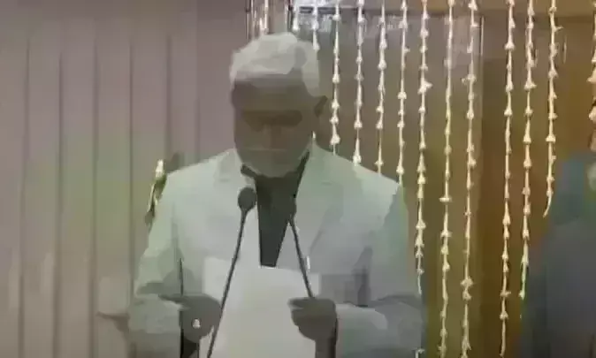 चंपई सोरेन बने झारखंड के 12वें मुख्यमंत्री,  राज्यपाल ने दिलाई शपथ