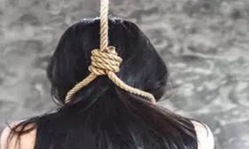 कक्षा नौवीं की छात्रा का फंदे से लटकता शव मिला