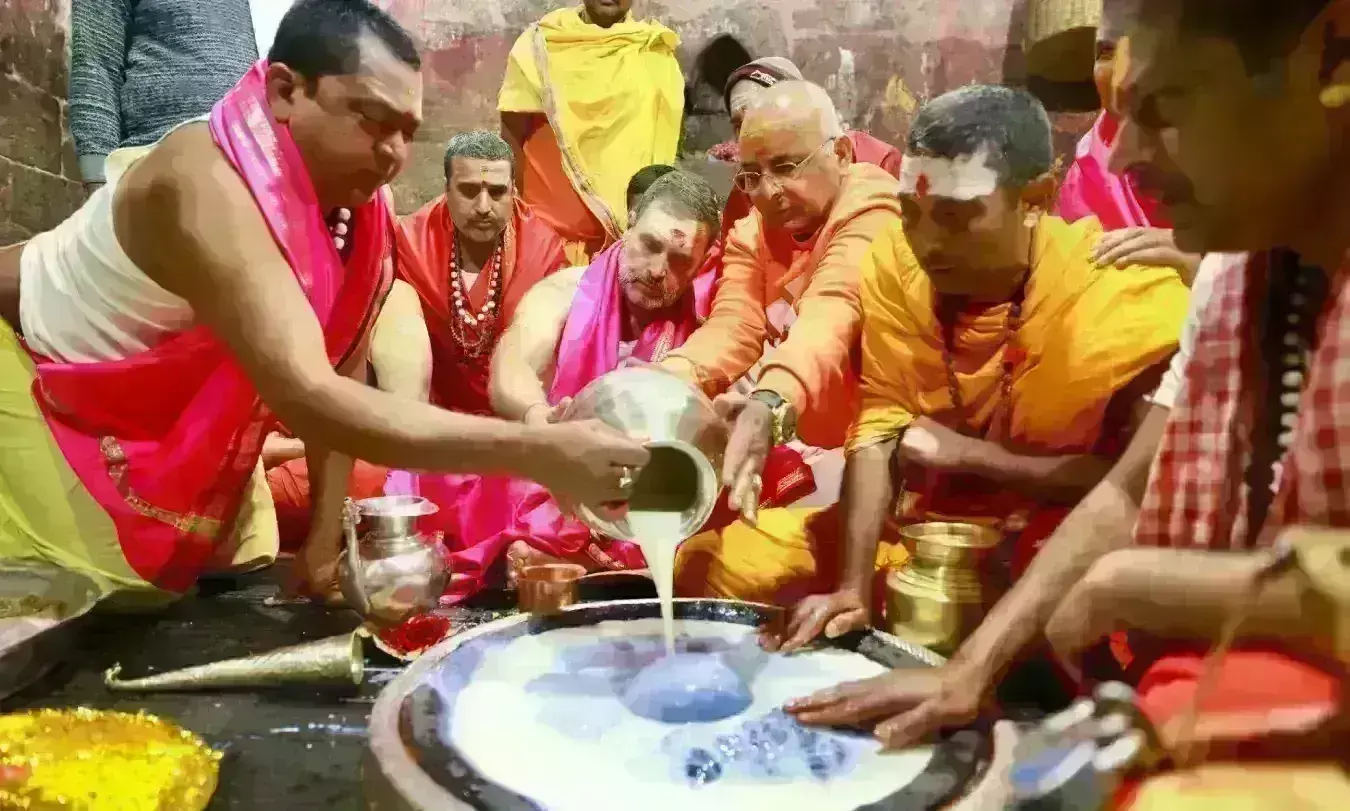 राहुल गांधी ने देवघर के बाबा बैद्यनाथ मंदिर में की पूजा-अर्चना, लोगों ने लगाए मोदी-मोदी के नारे