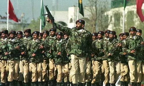 सर्वेक्षण : पाकिस्तान में सेना को सबसे भरोसेमंद संस्था की रेटिंग