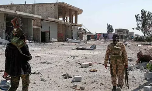 अमेरिका ने इराक और सीरिया में ईरान के 85 से ज्यादा ठिकानों पर बमवर्षक विमानों से हमला किया