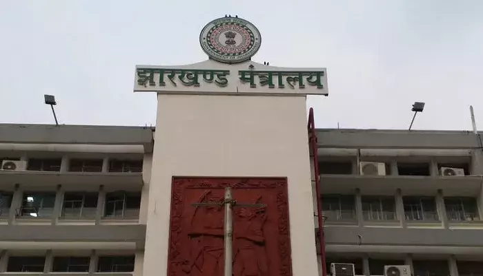 एक आईएएस का तबादला, कई आईएएस और आईपीएस को सौंपा अतिरिक्त प्रभार