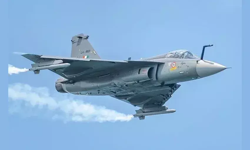 LCA तेजस फाइटर जेट का पहला बैच वायु सेना को मिलने के लिए तैयार, इसी माह भरेगा उड़ान LCA तेजस फाइटर जेट का पहला बैच वायु सेना को मिलने के लिए तैयार, इसी माह भरेगा उड़ान