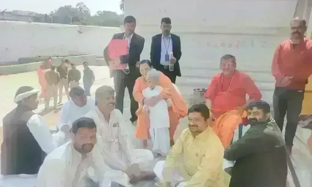 उमा भारती पहुंची अमरकंटक, राहुल और दिग्विजय पर साधा निशाना