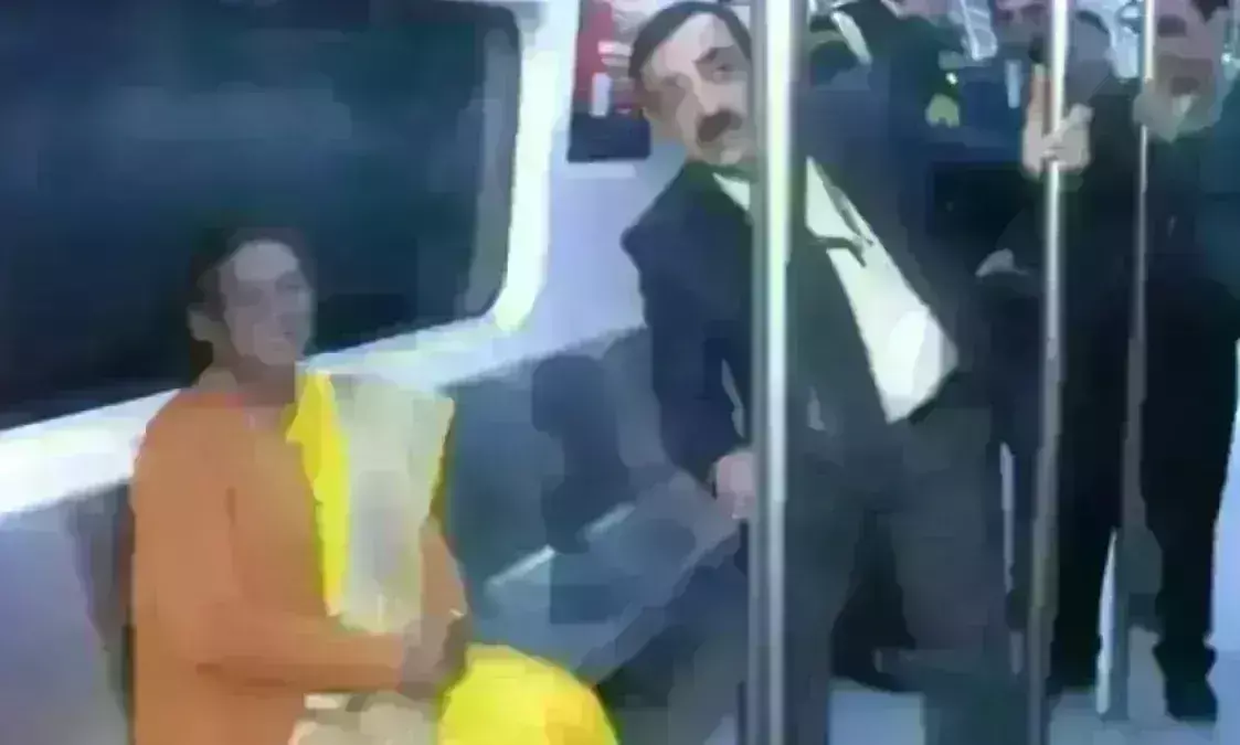 राष्ट्रपति मुर्मू ने की दिल्ली मेट्रो की सवारी, स्कूली बच्चों से की बात