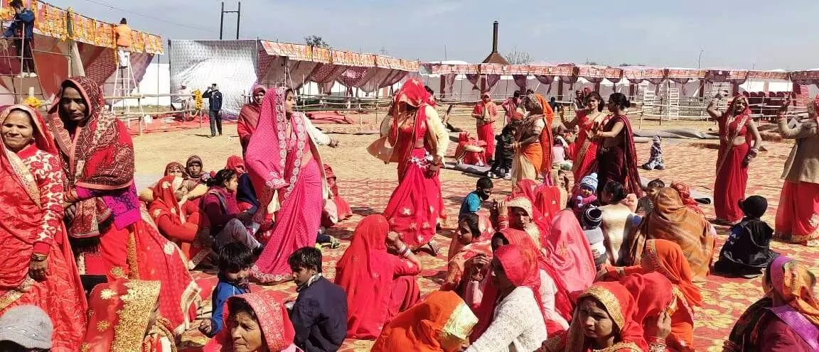 सामूहिक विवाह समारोह आज, 115 जोडे थामेंगे एक दूजे का हाथ  मेंहदी कार्यक्रम में उमडा जनसैलाब,   दावत में शामिल हुए 10 हजार महिला पुरूष