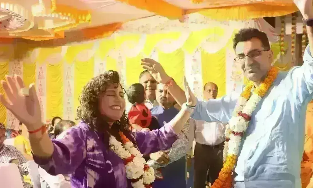 खंडवा में सेंट्रल एडॉप्शन नियमों के तहत विदेशी दंपति ने बालिका को लिया गोद खंडवा में सेंट्रल एडॉप्शन नियमों के तहत विदेशी दंपति ने बालिका को लिया गोद