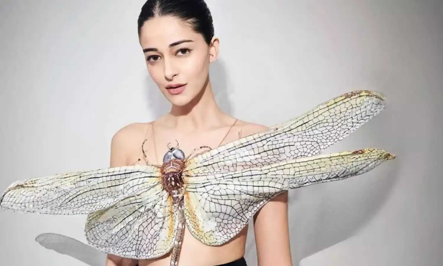 पेरिस हाउते कॉउचर वीक डेब्यू पर अनन्या पांडे ने  लगाई नजर, शेयर की तस्वीरें